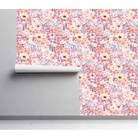 Florale Muster Tapete - Selbstklebend Vorgeklebte Wandhülle Formen Aus Rosa Und Rotem Stoff Peel & Stick Von Wallshavesoul von WallsHaveSoul