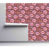 Lippen Muster Wandbedeckung - Selbstklebende Vorgeklebte Tapete Rote Illustration Abnehmbare Peel & Stick Von Wallshavesoul von WallsHaveSoul