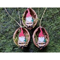 3Er Set Baumschmuck Walnuss Christbaum Wichtel Mit Goldenem Band Und Moos Winter Weihnachten Deko von WalnussBastelstube
