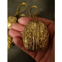 Einmalige Xxl Ganze Goldene Walnüsse Mit Goldenem Faden Schnur Weihnachtsbaum Weihnachtsschmuck Weihnachten Dekoration Geschenke von WalnussBastelstube
