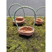 Walnusskorb Körbchen Mit Grüner Kordel Walnussschalen Über 5 cm Walnusshälften Walnuss Schalen Dekoration Basteln von WalnussBastelstube