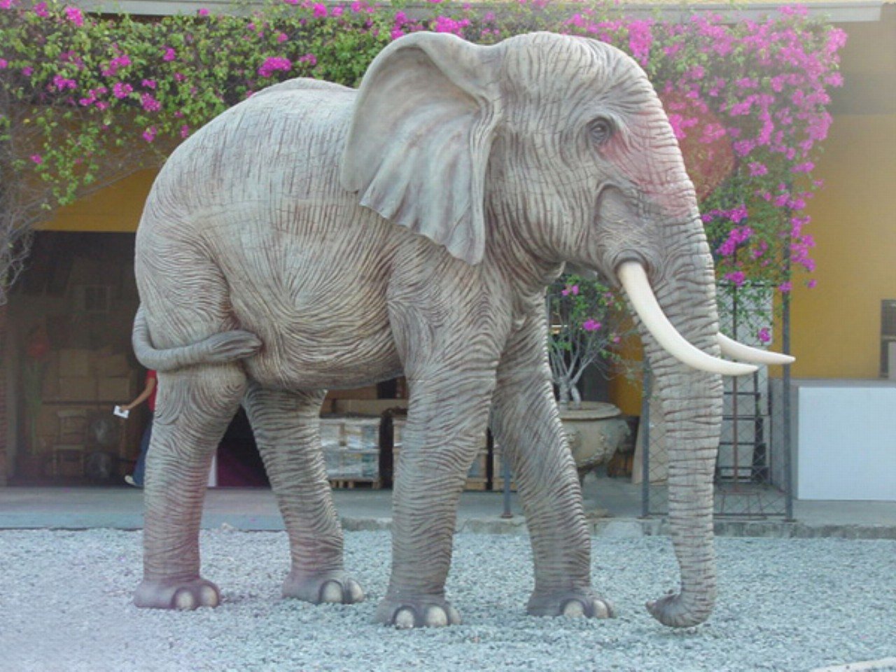 Walt-Deko Dekofigur Elefant lebensgroß Rüssel unten 370cm breit von Walt-Deko