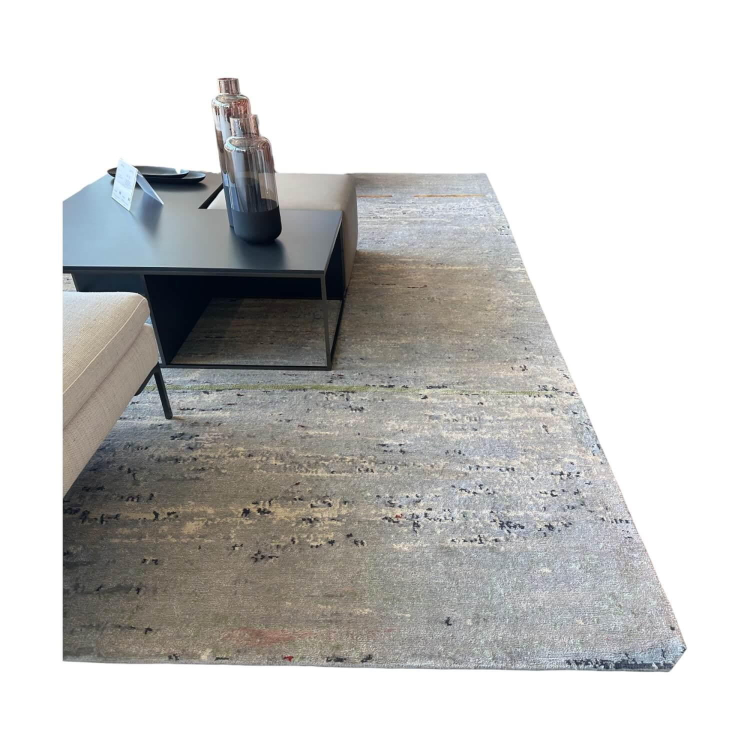 Teppich 250x350 Legends of Carpets Mpando Wolle Seide Brennnessel Grau Weiß Rot ... Teppich 250x350 Legends of Carpets Mpando Wolle Seide Brennnessel Grau Weiß Rot ... von Walter Knoll