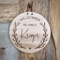 Personalisiertes Türschild Aus Holz | Willkommensschild Geschenk Zum Einzug Familie Ehepaar von WaltersARTikel