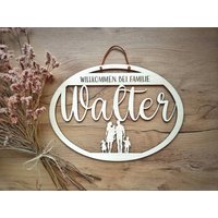 Türschild Familie Aus Holz | Personalisiert Mit Figuren Geschenk Zum Einzug Willkommen Silhouetten 25cm Breite von WaltersARTikel