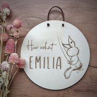 Türschild Kinderzimmer Aus Holz Mit Niedlichem Hasen | Namensschild Hier Wohnt Personalisierte Kinderzimmerdeko Individuell von WaltersARTikel
