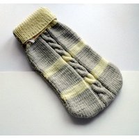 Wärmflaschenbezug, Wärmflasche, Bezug, Cover Bottle, Wolle, Zopfmuster, Zwei Seiten Wärmflaschenbezug, Wärmflasche, Bezug, Cover Bottle, Wolle, Zopfmuster, Zwei Seiten von WaltrautvonRoda