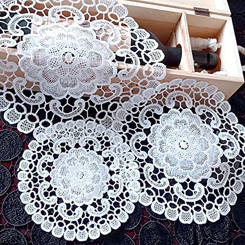 4 Stück weiß Spitze Stickerei Tisch Tischset,Spitze Untersetzer Runden Blumen-Form Matte Tischset Platzsets Tisch Vollhäkel Deckchen Cup Coasters für Esszimmer Küche Bankett Hochzeit Deko 15cm,Freesie von Wambere