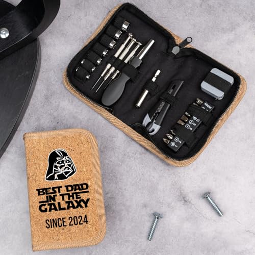 Wanapix | Personalisierter Werkzeugkoffer | Korketui | Der Außendeckel kann personalisiert werden | Bedruckte Box mit Text | Vatertagsgeschenk | Best Dad in the Galaxy Wanapix | Personalisierter Werkzeugkoffer | Korketui | Der Außendeckel kann personalisiert werden | Bedruckte Box mit Text | Vatertagsgeschenk | Best Dad in the Galaxy von Wanapix