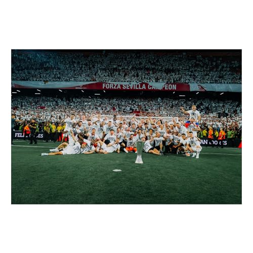 Eintracht Frankfurt Fanartikel - Wandbild DIN A1 (59,4cm x 84cm) Poster I Exklusive Motive (Siegerfoto UEFA Europa League 2021/2022) von WandMagie