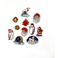 Vintage Keramik Weihnachtsbaumdekoration . Weihnachtsmänner - Schafe Mond Schneemann Handbemalt Gestempelt 11 Stück 1990 von Wandabazaa