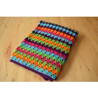 Handgemachte Gehäkelte Baby Decke Neon Streifen Acryl Kinderwagen Decke von WanderingNeedleworks