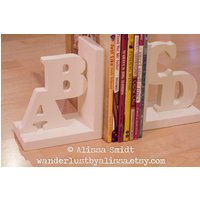Abcd Aus Holz Buchstaben Buchstützen - Custom-Created Zur Koordinate Mit Ihrem Dekor | Alphabet Buchstützen, Abcd, Anfängliche Name Buchstützen von WanderlustbyAlissa