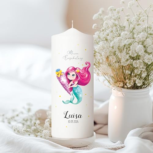 Kerze zur Einschulung für Mädchen mit Meerjungfrau und Schultüte personalisiert mit Namen und Datum, 3. kl. Kerze 18x7 cm Kerze zur Einschulung für Mädchen mit Meerjungfrau und Schultüte personalisiert mit Namen und Datum, 3. kl. Kerze 18x7 cm von Wandtattoo-Loft