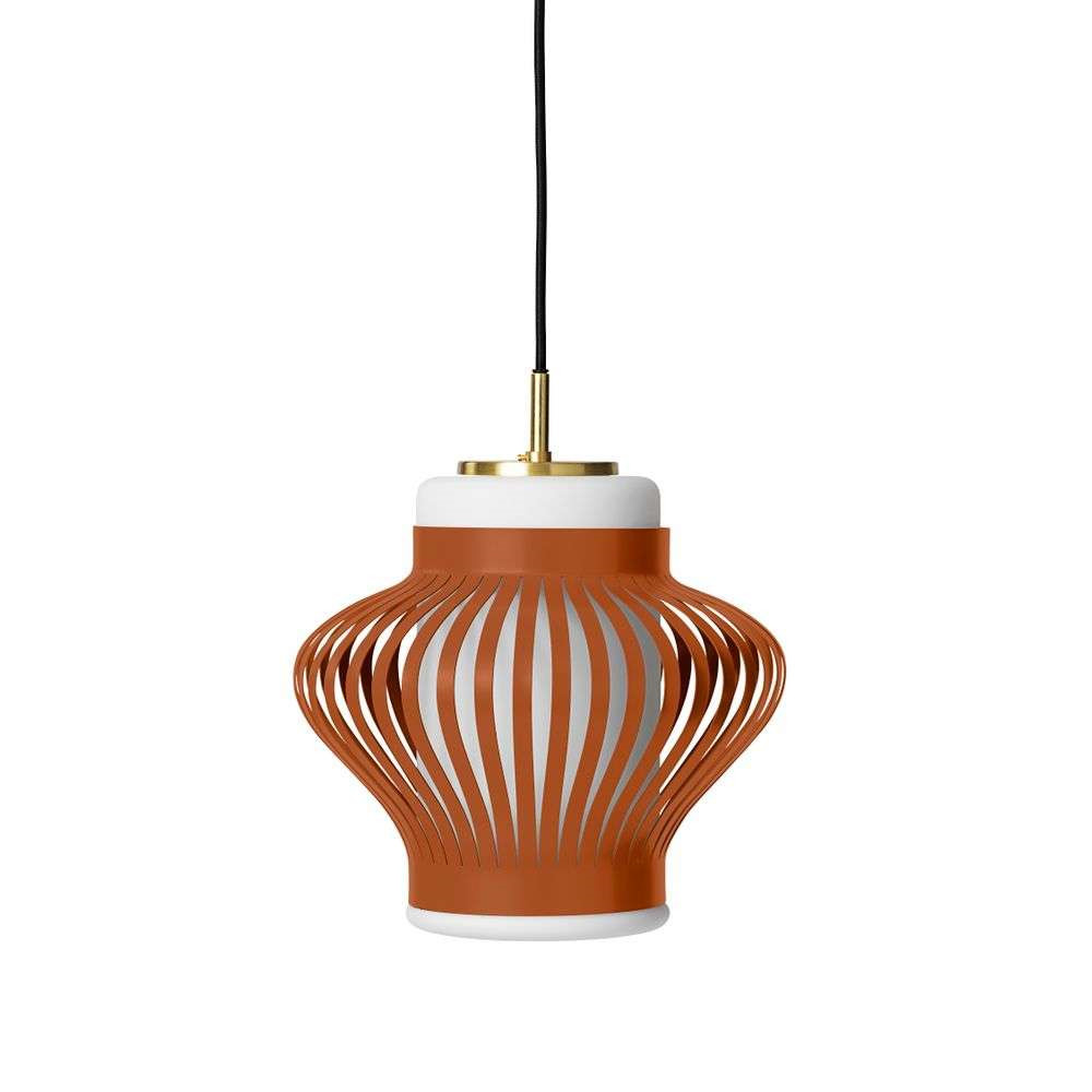 Warm Nordic - Opal Lamella Pendelleuchte Rusty Red von Warm Nordic