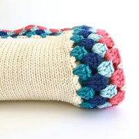 Gestrickte Babydecke Mit Oma Quadrat Borte | Handgemachte Kinderdecke Gemütliche Baby & Kleinkind Decke Weiches Neugeborenen Babypartygeschenk von WarmAndWoolly