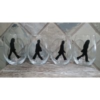 Handbemalte Individuelle Beatles-Weingläser Oder Pint-Gläser. Abbey Road/John Lennon Paul Mccartney Ringo Starr George Harrison von WarmBoxedWine