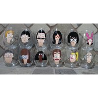 Handbemalte Bob's Burgers Weingläser Oder Pintgläser. Gratis Geschenk Inklusive Alle Charaktere Verfügbar von WarmBoxedWine