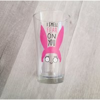 Handgemaltes Bob's Burgers Glas. Louise Belcher "Ich Rieche Angst Über Dich" Pint Gratis Geschenk Inbegriffen Handgemaltes Bob's Burgers Glas. Louise Belcher "Ich Rieche Angst Über Dich" Pint Gratis Geschenk Inbegriffen von WarmBoxedWine