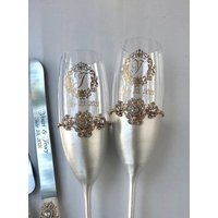 Gold Hochzeit Gläser Tortenschneider Und Messer Weiße Set Gravierte Flöten von WarmhomeGifts