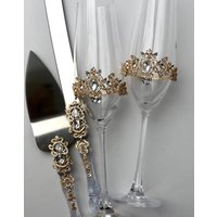 Hochzeitsgläser Personalisierte Gold Tortenheber Und Messer Hochzeitsflöten Mit Gravur Hochzeitsgeschenk Hochzeitsgläser Personalisierte Gold Tortenheber Und Messer Hochzeitsflöten Mit Gravur Hochzeitsgeschenk von WarmhomeGifts