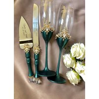 Personalisierte Hochzeit Flöten Sand Tortenheber Messer Gold Smaragd Gläser Und Kuchen-Set Grün Champagner Braut Bräutigam von WarmhomeGifts