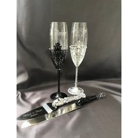 Personalisierte Hochzeit Gläser Kuchen Server Messer Schwarz Weiß Set Braut Bräutigam Flöten von WarmhomeGifts