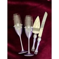 Personalisierte Hochzeit Gläser Tortenheber Messer Rot Champagner Flöten Lavendel Tortenmesser Lila Braut Bräutigam von WarmhomeGifts