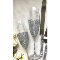 Personalisierte Silberhochzeit Flöten Silber Kuchen Heber Messer Handbemalte Champagner Gläser Für Braut Bräutigam Jahrestag Personalisierte Silberhochzeit Flöten Silber Kuchen Heber Messer Handbemalte Champagner Gläser Für Braut Bräutigam Jahrestag von WarmhomeGifts