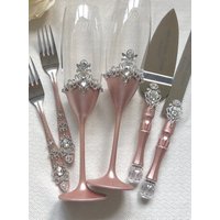 Personalisierte Rose Gold Hochzeit Gläser Zwei Gabeln Und Tortenheber Messer Gravierte Flöten Tortenaufschlag Set Hochzeitsgläser von WarmhomeGifts