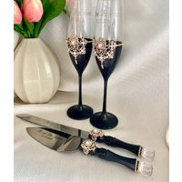 Personalisierte Schwarze Hochzeit Gläser Und Kuchen Server Messer Graviert Flöten Champagner Set Rustikale Hochzeitsgläser von WarmhomeGifts