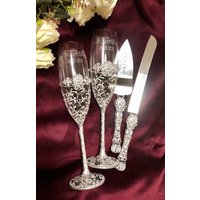 Personalisierte Weiße Hochzeitsgläser Und Kuchen Server Messer Graviert Hochzeit Flöten Weiß Champagner Schneiden Set Braut Bräutigam von WarmhomeGifts