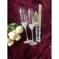 Personalisierte Weiße Hochzeitsgläser Und Tortenheber-Messer Gravierte Flöten Hochzeit Champagnergläser Tortenheber-Set Rustikale von WarmhomeGifts