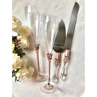 Rose Gold Hochzeit Flöten Personalisierte Gläser Blush Rosa Tortenheber Messer Champagner Für Braut Und Bräutigam Kuchen Schneiden Set Rose Gold Hochzeit Flöten Personalisierte Gläser Blush Rosa Tortenheber Messer Champagner Für Braut Und Bräutigam Kuchen Schneiden Set von WarmhomeGifts