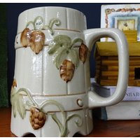 Vintage Bierkrüge Set Aus Keramik Handbemaltes Hopfen & Reben Design von WarmthandCheer