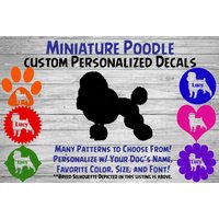 Miniatur Pudel Personalisiert Hund Silhouette Vinyl Aufkleber - Fenster Auto Sticker Yeti Tumbler, Phone Custom Dog Name von WaterfallGlenDesigns