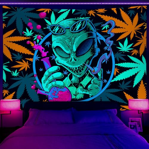 Wathon Trippy Weed Marihuana UV-reaktiv, Alien Marihuana-Blatt, Schwarzlicht-Wandteppich, Neon-Psychedelischer Batik-Steiner, leuchtet im Dunkeln, Party-Dekoration, 101,6 x 76,2 cm Wathon Trippy Weed Marihuana UV-reaktiv, Alien Marihuana-Blatt, Schwarzlicht-Wandteppich, Neon-Psychedelischer Batik-Steiner, leuchtet im Dunkeln, Party-Dekoration, 101,6 x 76,2 cm von Wathon