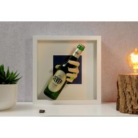 3D Hand Hält Bierflasche Im Bilderrahmen, Geschenkidee Für Bierliebhaber, Wanddeko Bierfans von WattnShop