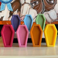 Halloween Kerze//Gruselige Kerze//Gruselige Kerze in Sargform// Pastel Goth von WaxingMoonsCandles