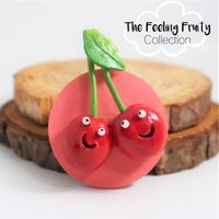 Kirschmagnet, Handgemachte Polymer Clay Frucht, Obst Liebhaber Geschenk Dekor, Happy Cute Kawaii Dekor von WayOutsideStudios