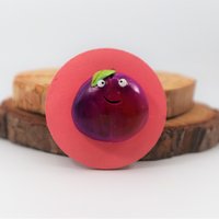 Pflaumen Magnet, Handgemachte Polymer Clay Frucht, Obst Liebhaber Geschenk Dekor von WayOutsideStudios