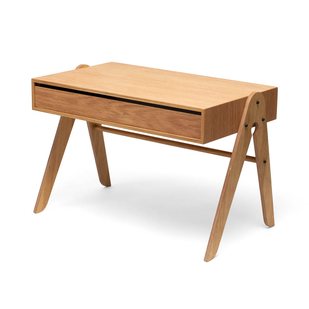 We Do Wood - Geo´s Table - stabiler Kinderschreibtisch aus Eichenholz von We Do Wood