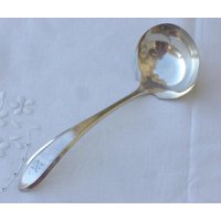Soßenkelle - Silberner Teller Mit Monogramm "N" Antik." von WeDigSilver
