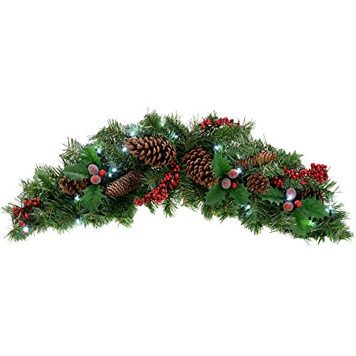 WeRChristmas Weihnachtsgirlande Beleuchtung Tannenzapfen Natur und Beeren 20 LED kaltweiß 90cm rot von WeRChristmas