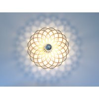 Led, Wandlampe, Holz, Blume, Mandala, Deckenlampe, Wandleuchte von WeareclosedStudio