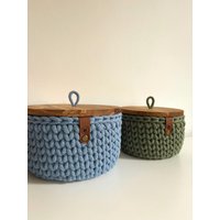 Utensilo Häkelkorb Modern Mit Holz Oder Häkel Deckel, Rund, Bobbiny Utensilo Häkelkorb Modern Mit Holz Oder Häkel Deckel, Rund, Bobbiny von WebenundWolleRama