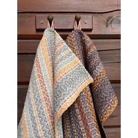 Handgewebtes Geschirrtuch, Mehrfarbig Gestreift Mit Aufwändigem Muster, 2 Varianten Handgewebtes Geschirrtuch, Mehrfarbig Gestreift Mit Aufwändigem Muster, 2 Varianten von WebereiGarnwerkstatt