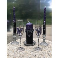 8Er Set Halloween Hochzeit Flöten Mit Schwarzer Rose Schwarz Lila Gläser Kerzen Motten Unity Kerzenset von WeddingDayAustria