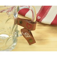 Maßkrugband "Initialen + Herz Kontur' 13 Farben Wählbar - Maßkrugmarkierer, Bierkrugband, Maßkrugkennzeichner, Bierkrugmarkierer Maßkrugband "Initialen + Herz Kontur' 13 Farben Wählbar - Maßkrugmarkierer, Bierkrugband, Maßkrugkennzeichner, Bierkrugmarkierer von WeddingManiaShop