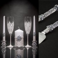 Hochzeitsflöten Tortenhalter Messer Weiß Einheit Kerzen Set Silber Flöten Braut Bräutigam Gläser Sektflöten von WeddingTableStudio